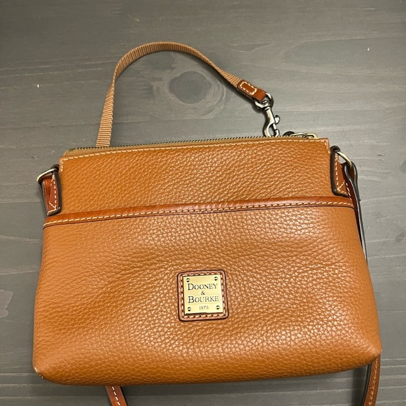 Dooney & Bourke cross body in Beige Color - Picture 1 of 7